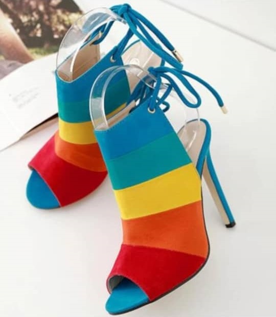 Chaussures a talons multicolore avec lacet, pointure 39-40: EB0001