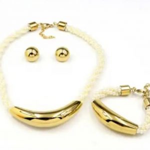 Collier de perles blanches en torsade: EB0001