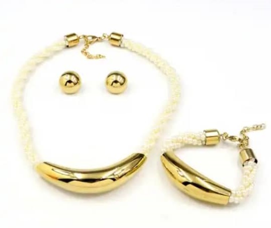 Collier de perles blanches en torsade: EB0001