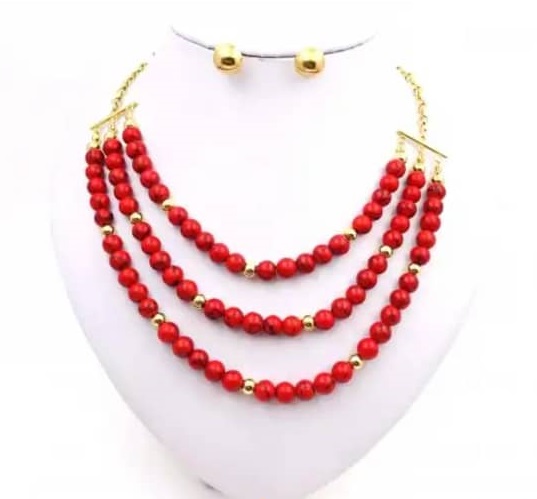 Collier rouge de trois ligne - EB0001