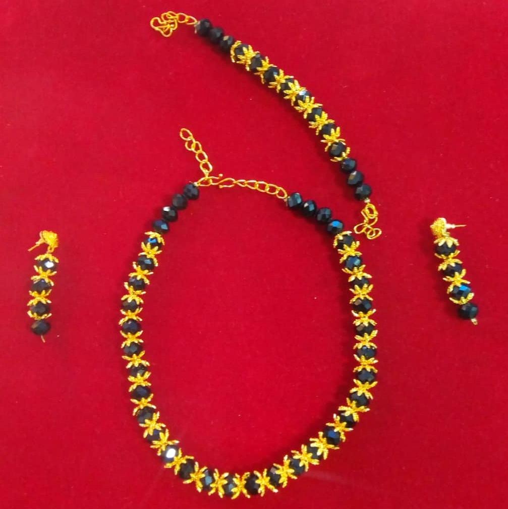 Ensemble collier plaqué or avec des perles noires - EB0001