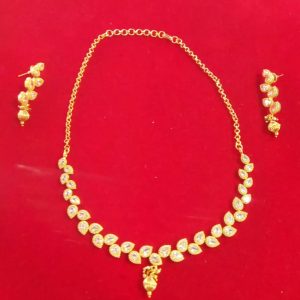 Ensemble collier en or avec des cristaux - EB0001