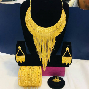 Ensemble collier chic plaqué or avec des détails qui pendent : GF0002