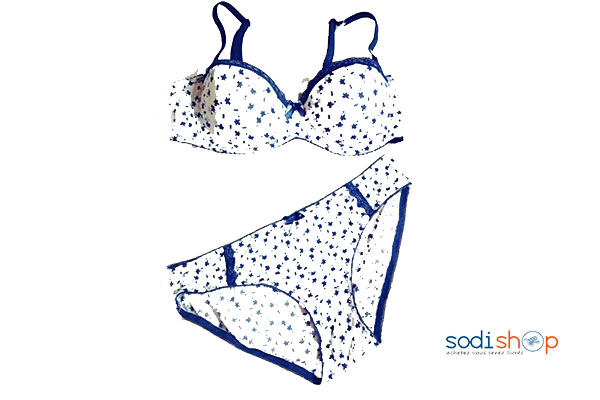 Lingerie couleur blanche avec motif bleues