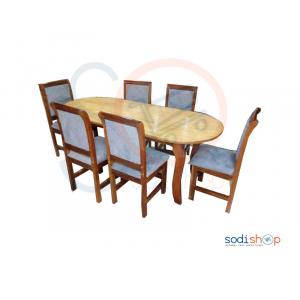 La table à manger en bois de forme ovale