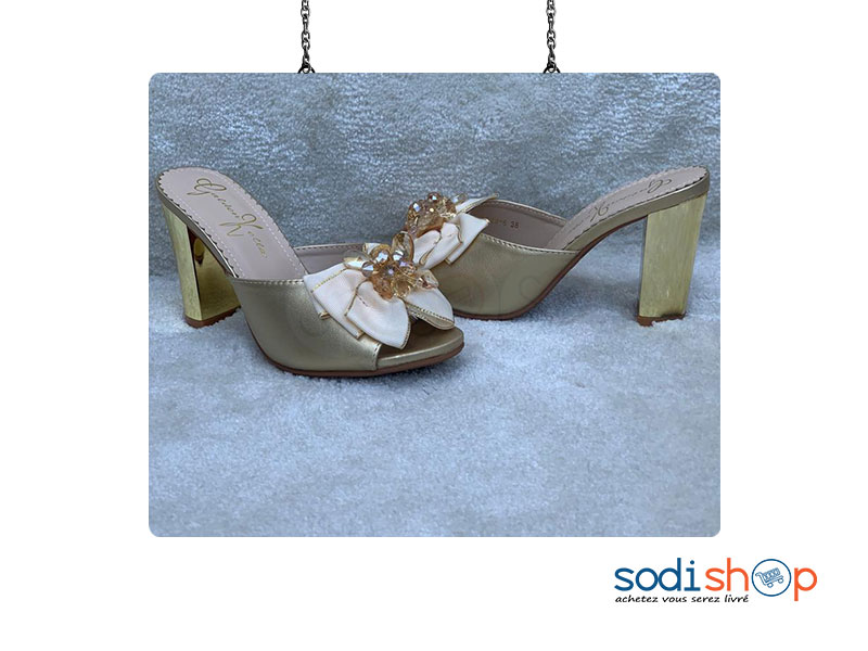 Chaussure à Talon Carré Pour Femme Couleur Dorée AU0059
