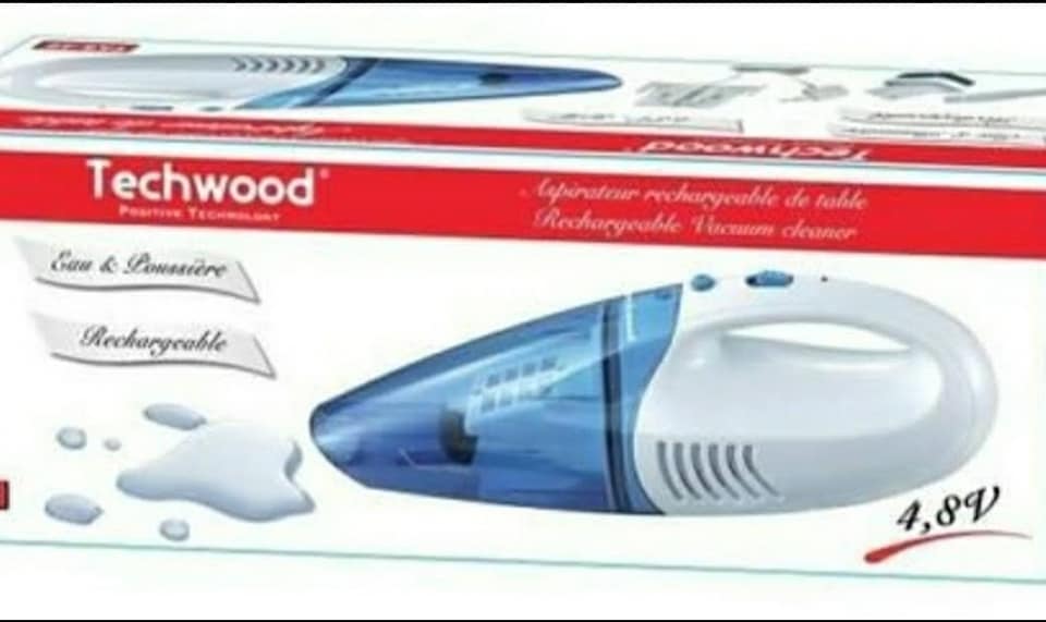 Techwood TAS-49 Mini Aspirateur à Main Eau et Poussière - Pour Voiture Fauteuil Meuble BZE00199